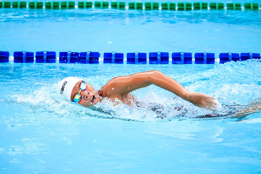 A swimmer performing the front crawl stroke